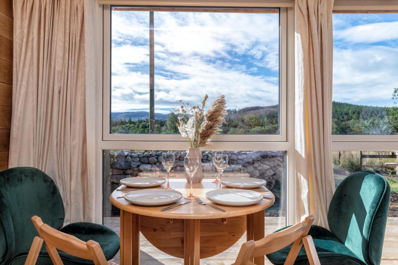 Alba - Charming Boutique Forest View Cabin With Hot Tub In Ballater Eksteriør billede